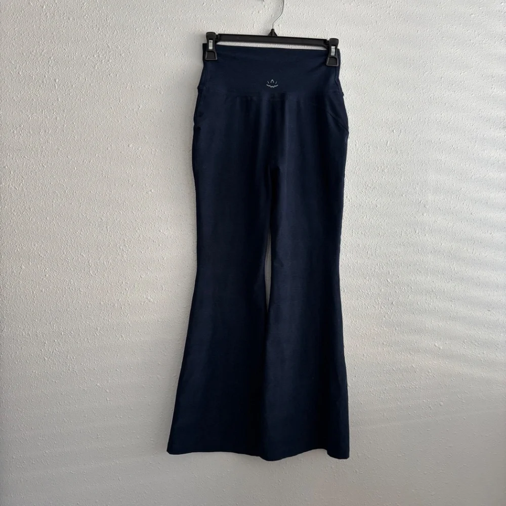 Beyond Yoga Nocturnal Navy Spacedye All Day Flare High Waisted Pant - Size Med - Picture 6 of 7